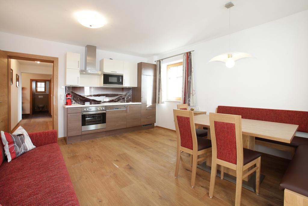 Tarlack Appartements Huetten 34 Leogang Rom bilde